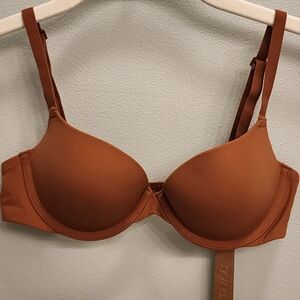 SKIMS NWT Fits Everybody Push-Up Demi Bra